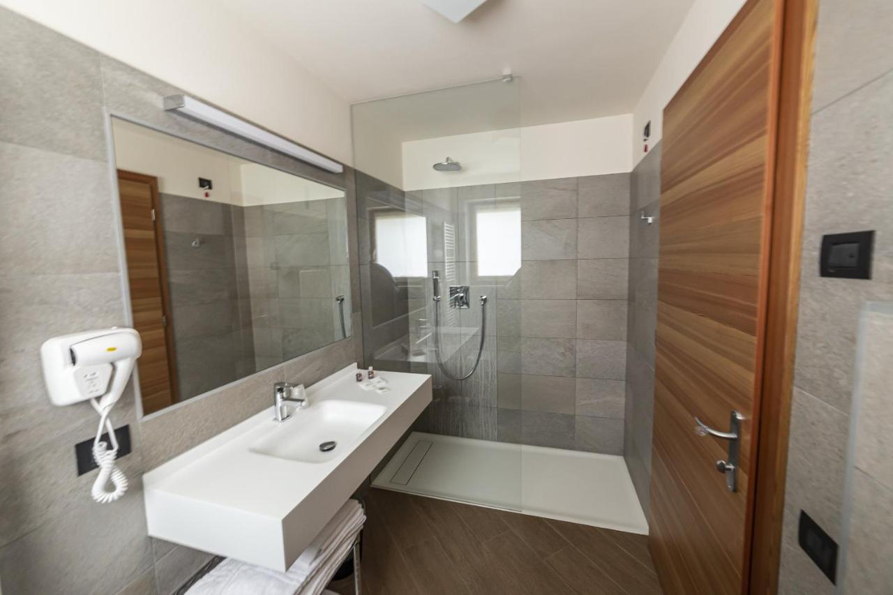 Hotel Garni Paradisi - Wellness & Spa ميزانو المظهر الخارجي الصورة