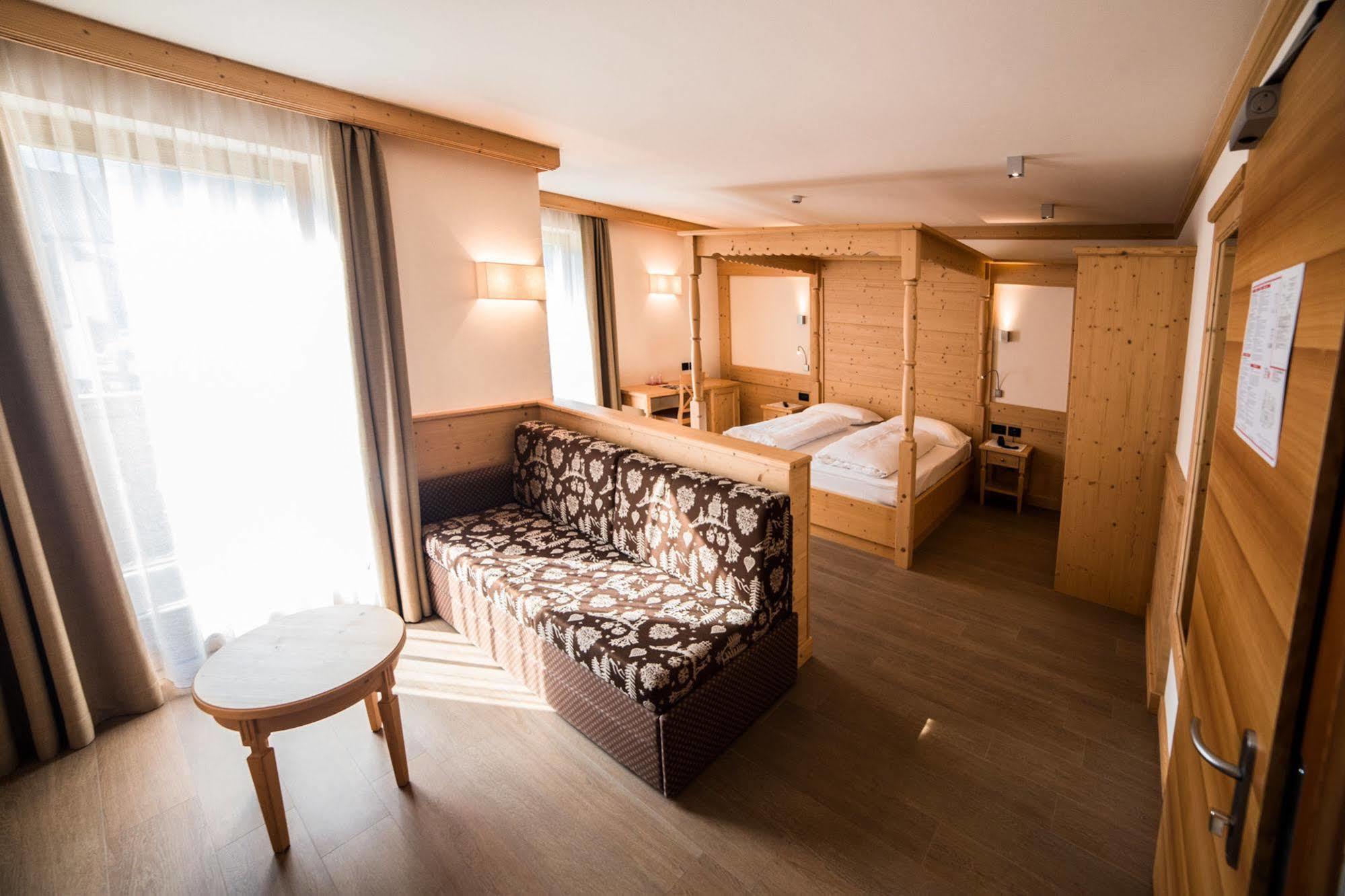 Hotel Garni Paradisi - Wellness & Spa ميزانو المظهر الخارجي الصورة
