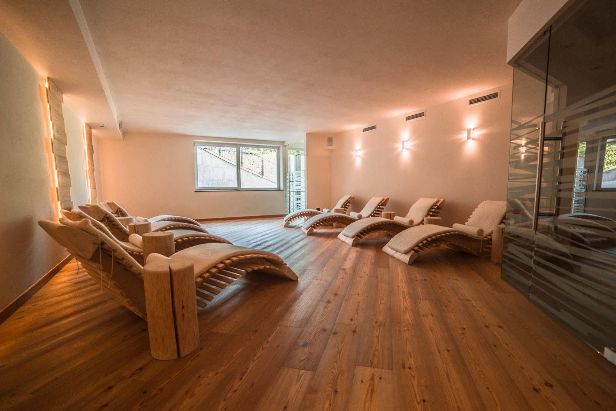 Hotel Garni Paradisi - Wellness & Spa ميزانو المظهر الخارجي الصورة