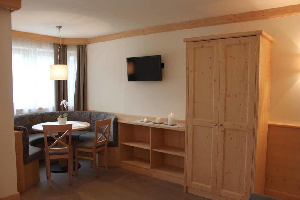 Hotel Garni Paradisi - Wellness & Spa ميزانو المظهر الخارجي الصورة
